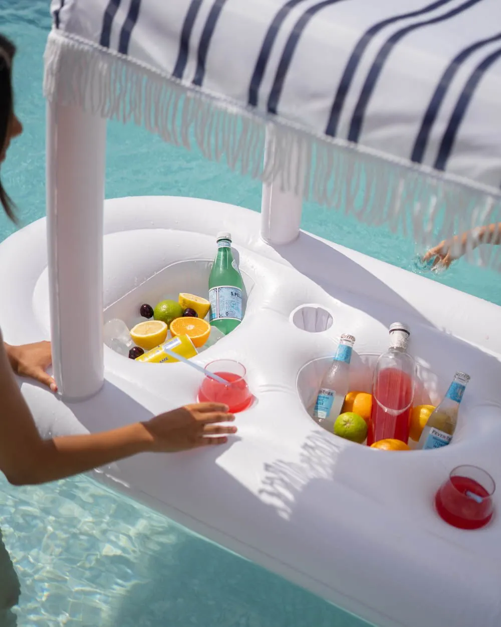 Bar flotante para piscina con toldo - TOMMY - Image 3