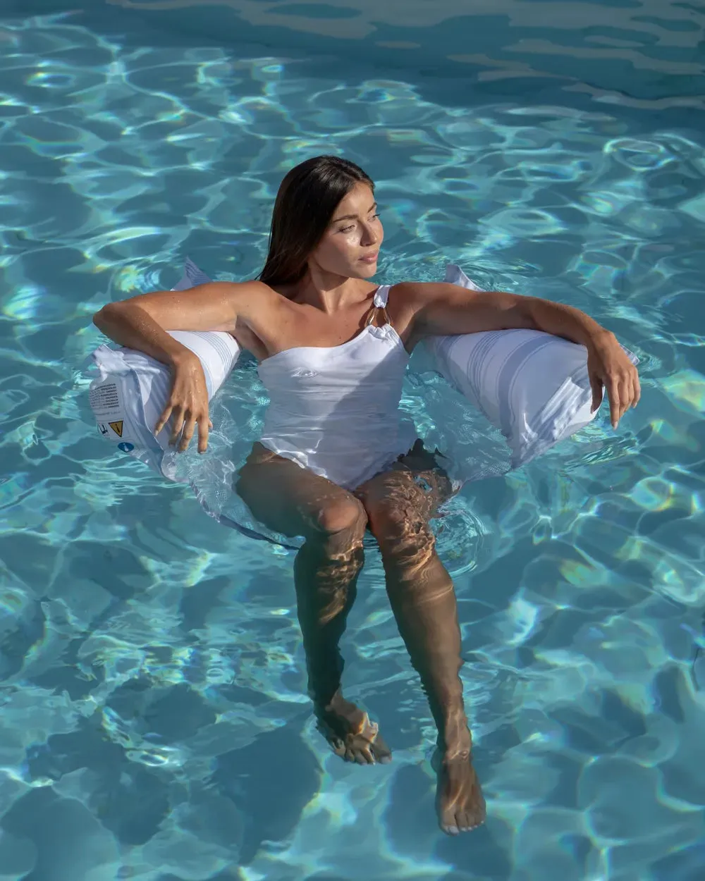 Sillón hinchable con rejilla para piscina – AMARA - Image 3
